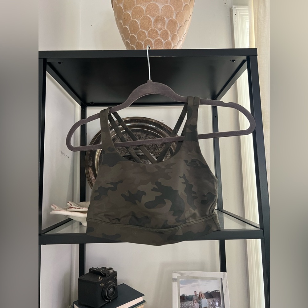 Lululemon women’s camo sports bra